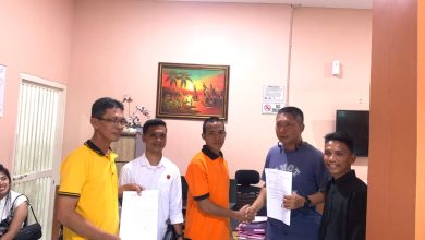 Ketua Umum HMI Cabang Mataram Sudirman, Dan Pihak Anggota Polisi Polresta Mataram, Usai mencapai kesepakatan damai. (Fen/Ist)