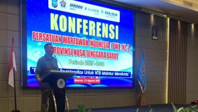 Kepala Diskominfotik NTB Yusron Hadi, saat memberikan sambutan dalam Konferensi Persatuan Wartawan Indonesia (PWI) NTB ke-7. (Fen/Ist)