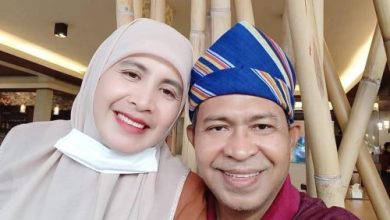 (Suami istri) Dua tokoh masyarakat Langgudu Kabupaten Bima Misfalah-Prof Muhammad. (Fen/Dokumen Facebook Misfalah)