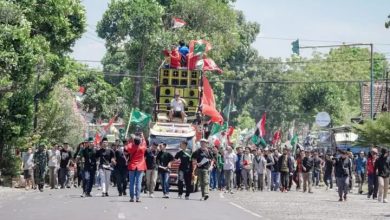 Ratusan masa aksi gabungan Cipayung plus dan masyarakat, saat menuju titik aksi. (Fen/Ist)