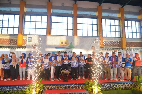 Penjabat Gubernur NTB Hassanudin menutup resmi Festival Olahraga Rekreasi Daerah (Forda) I NTB yang sukses diadakan di Gelanggang Pemuda NTB, Sabtu (26/10/2024).