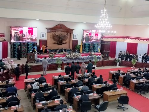 Suasana rapat paripurna DPRD NTB. (Iba)