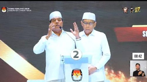 Pasangan calon Bupati dan Wakil Bupati Lombok Timur Nomor Urut 2 Iron-Edwin saat debat perdana di Pilkada Lombok Timur. (Iba/Ist)