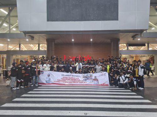 Sekda Lalu Gita Ariadi menyambut hangat puluhan atlet NTB berlaga di Peparnas Solo 2024. (Iba)