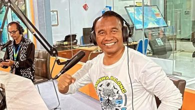 Pjs Bupati Sumbawa, Najamuddin Amy saat dialog bersama dengan RRI, Sabtu (23/11). (Eks)