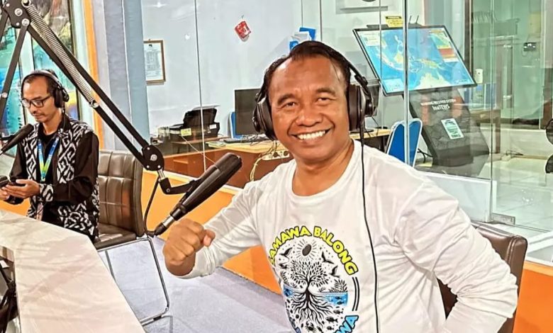 Pjs Bupati Sumbawa, Najamuddin Amy saat dialog bersama dengan RRI, Sabtu (23/11). (Eks)