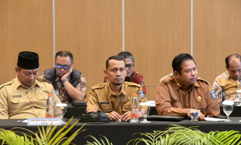 Plh Kadis Kominfotik NTB Yasrul (tengah). (Iam)
