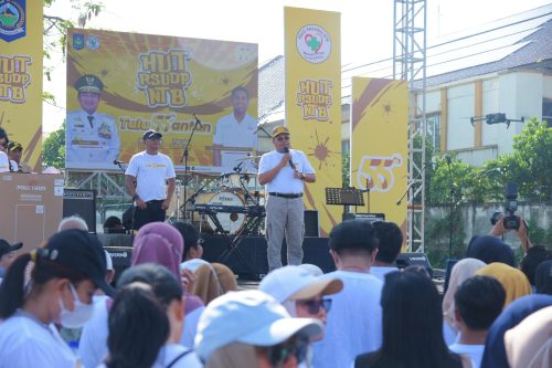 Sekda NTB Lalu Gita Ariadi didampingi Direktur RSUP NTB dr. Lalu Herman Mahaputra saat menghadiri HUT RSUP NTB ke-55, Sabtu 2 November 2024. (Iba/Ist)