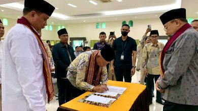 Sekretaris Daerah NTB Lalu Gita Ariadi menghadiri Pengukuhan Pengurus Pusat Koperasi Pondok Pesantren (Puskopontren) NTB di Aula Asrama Haji Mataram, (11/1/2025).