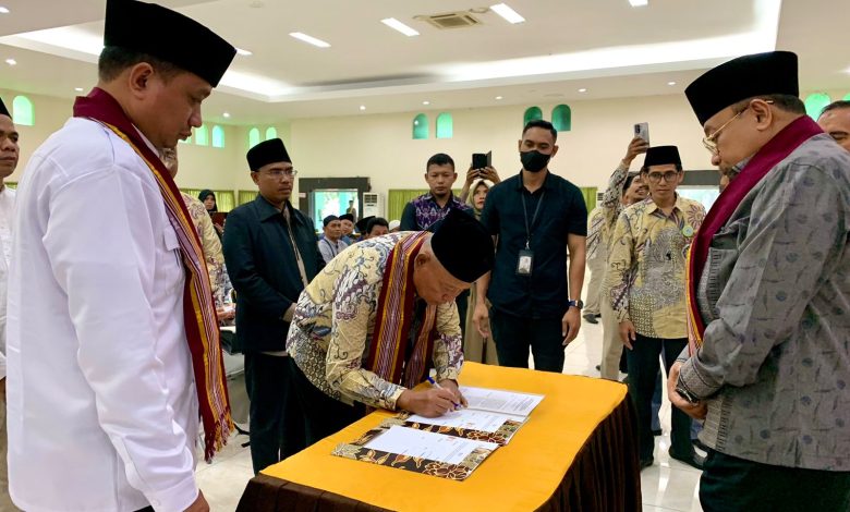 Sekretaris Daerah NTB Lalu Gita Ariadi menghadiri Pengukuhan Pengurus Pusat Koperasi Pondok Pesantren (Puskopontren) NTB di Aula Asrama Haji Mataram, (11/1/2025).