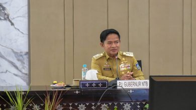 PJ Gubernur NTB Hasanuddin memimpin rapim di kantor gubernur NTB, Senin 6 Januari 2025.(Adv)