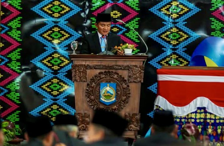 Pj Gubernur NTB Hasanuddin memberikan pidato pada sidang paripurna DPRD NTB, Selasa 07 Januari 2025.(Adv)