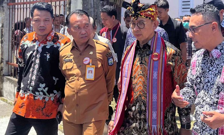 Kepala Dinas Kominfotik NTB Najamuddin Amy mendampingi Menteri Kebudayaan RI, Fadli Zonmenghadiri launching program "Kotaku Museumku, Kampungku Museumku" yang diresmikan langsung oleh Menteri Kebudayaan Fadli Zon di Museum NTB pada Selasa 7 Januari 2025. (Adv)