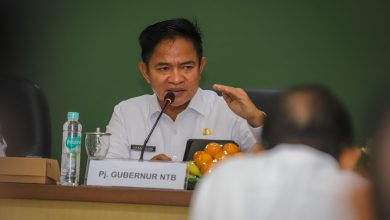 Pj Gubernur NTB Hassanudin membuka membuka kickoff meeting Forum Perangkat Daerah penyusunan awal RPJMD NTB di Kantor Badan Perencanaan Pembangunan Daerah (Bappeda), Rabu 12 Februari 2025.(Adv)