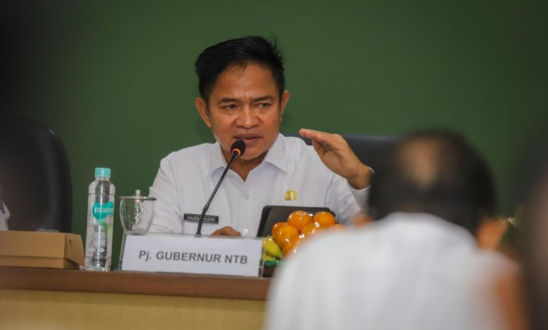 Pj Gubernur NTB Hassanudin membuka membuka kickoff meeting Forum Perangkat Daerah penyusunan awal RPJMD NTB di Kantor Badan Perencanaan Pembangunan Daerah (Bappeda), Rabu 12 Februari 2025.(Adv)