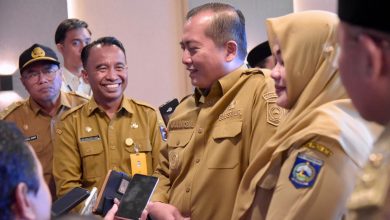 Gubernur NTB Lalu Muhamad Iqbal bersama Wagub NTB Ummi Dinda berkeliling di kantor gubernur NTB, Senin 3 Maret 2025.(Adv)