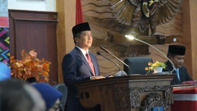 Gubernur NTB Lalu Muhamad Iqbal menyampaikan pidato perdana di sidang paripurna DPRD NTB, Rabu 5 Maret 2025.(Adv)