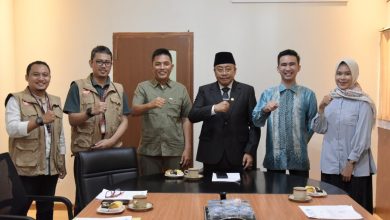 Sekda NTB Lalu Gita Ariadi menerima kunjungan dari Tim Penggerak Katalisator Nusantara (Peka Nusantara) di ruang kerjanya, Jumat 3 Januari 2025.(Adv)