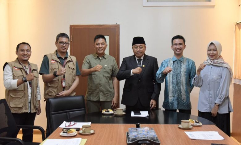 Sekda NTB Lalu Gita Ariadi menerima kunjungan dari Tim Penggerak Katalisator Nusantara (Peka Nusantara) di ruang kerjanya, Jumat 3 Januari 2025.(Adv)
