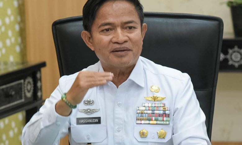 Pj Gubernur NTB Hasanuddin mengikuti zoom meeting bersama Mendagri dalam rangka penyelesaian PPPK di pendopo gubernur NTB, Rabu 8 Januari 2025.(Adv)