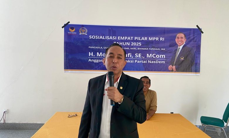 Anggota DPR RI Fraksi Partai Nasdem Mori Hanafi saat menggelar sosialisasi 4 pilar kebangsaan di Kota Bima, Sabtu 17 Mei 2025. (Iam)