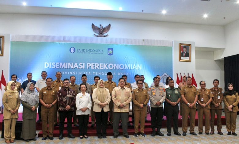Wakil Gubernur NTB Indah Dhamayanti Putri bersama sejumlah kepala Dinas dalam Diseminasi Laporan Perekonomian NTB Triwulan I 2025 di Gedung Serbaguna Bank Indonesia, Senin 19 Mei 2025. (Iam)