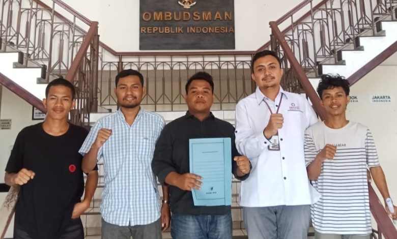 Aliansi Pendidikan Ekslusif (APE) menyerahkan laporan dugaan jual beli beasiswa di salah satu kampus di Kota Mataram beberapa waktu lalu. (Iam)