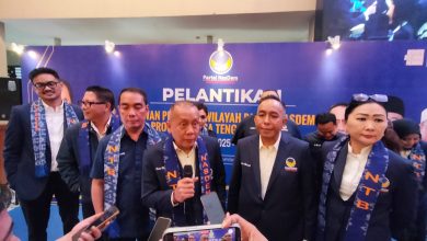 Wakil Ketua Umum Saan Mustofa Dan Ketua DPW NasDem NTB, Beserta Rombongan DPP Nasdem, saat konferensi pers usai pelantikan DPW Nasdem NTB. (Fen)