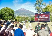 Gubernur NTB Lalu Muhamad Iqbal, saat saat membuka Pelatihan Penyelamatan dengan Evakuasi Vertikal yang digelar oleh Consina dan Skygers Indonesia di Sembalun (Fen/Ist)
