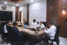 Gubernur NTB Lalu Muhamad Iqbal, saat rapat mengenai kabar gembira dari pusat. (Fen/Ist)