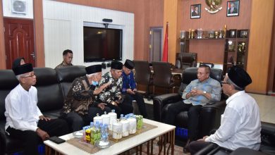 Wali Kota Bima Arahman (Aji Man) ketika menerima kunjungan silaturahmi jajaran kepengurusan MUI Kota Bima (Fen/Ist)
