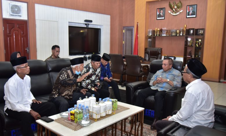 Wali Kota Bima Arahman (Aji Man) ketika menerima kunjungan silaturahmi jajaran kepengurusan MUI Kota Bima (Fen/Ist)