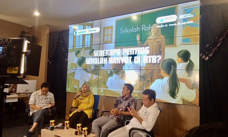 Narasumber Bincang Kamisan, yang membahas seberapa penting sekolah rakyat di NTB. (Fen)