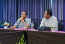 Kepala Dinas Kelautan dan Perikanan NTB, Muslim saat memaparkan terkait dengan potensi Telkk Saleh sebagai kawasan konservasi Hiu Paus berbais biota. (Fen/Ist)
