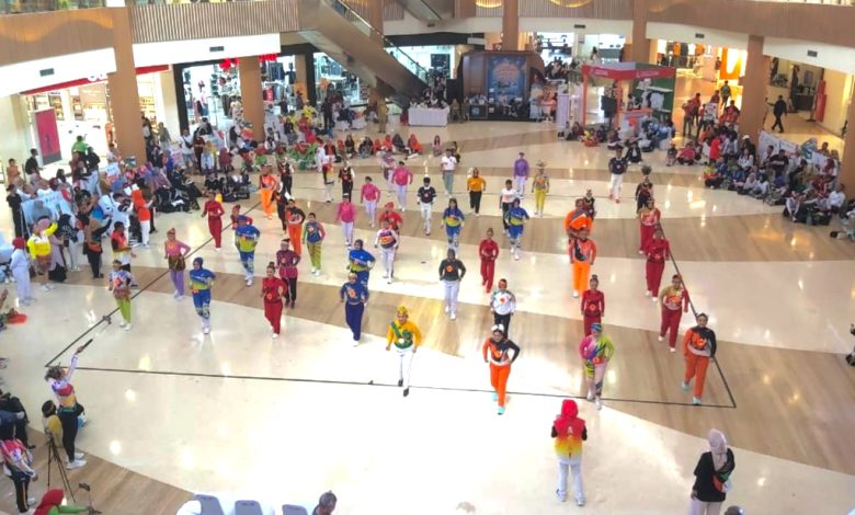 Tim senam tulang Jawa Timur, saat tampil di Lombok Epicentrum Mall Mataram. (Fen/Ist)