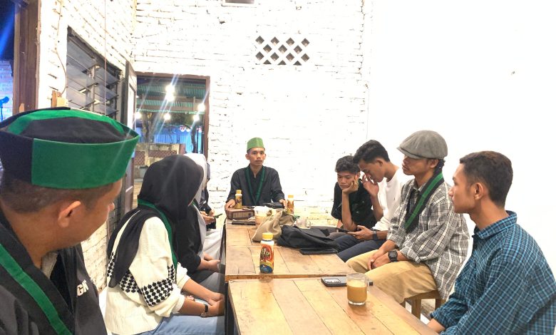 Anggota HMI Cabang Mataram, tengah mengkonsolidasi jihad algoritma lawan hoax. (Fen/Rinjanipost)