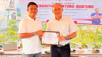 Azas Siagian, Kabidkum Polda NTB yang mewakili Kapolda NTB, pada Dialog Publik yang Diadakan Oleh DetikNTB.com. (Fen/Rinjanipost)