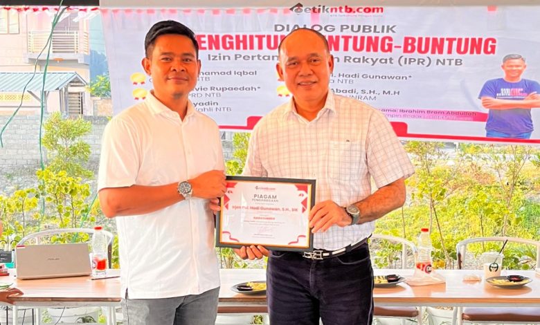 Azas Siagian, Kabidkum Polda NTB yang mewakili Kapolda NTB, pada Dialog Publik yang Diadakan Oleh DetikNTB.com. (Fen/Rinjanipost)