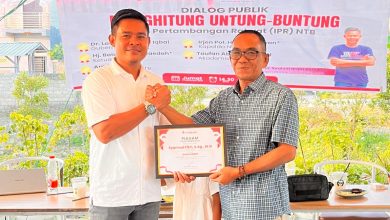 Azas Siagian, Anggota DPRD NTB sebagai narasumber dialog publik yang diadakan oleh media online DetikNTB.com (Fen/Rinjanipost)