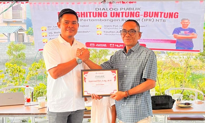 Azas Siagian, Anggota DPRD NTB sebagai narasumber dialog publik yang diadakan oleh media online DetikNTB.com (Fen/Rinjanipost)