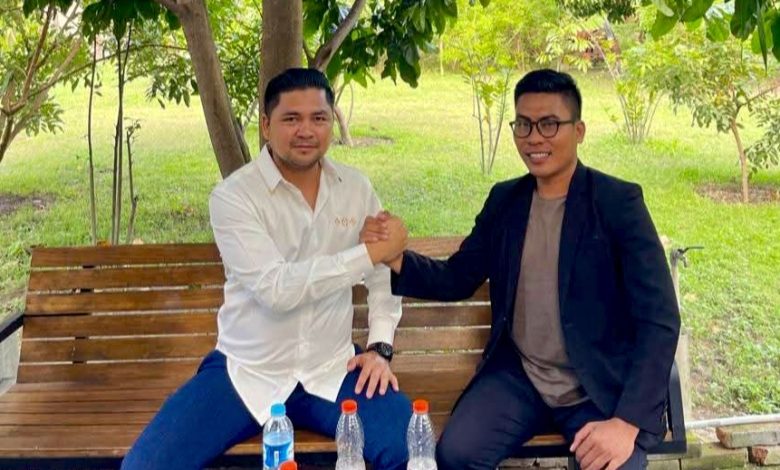 Efan Limantika, anggota DPRD NTB, bersama Apriyadin, penasehat hukumnya (Fen/Ist)