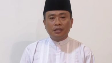 Kepala Kantor Wilayah Kementerian Agama Nusa Tenggara Barat (Kakanwil Kemenag NTB) Zamroni Azis saat mengklarifikasi video viralnya. (Iba/Ist)