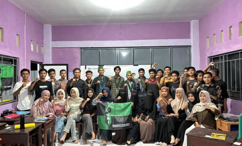 Foto bersama usai opening ceremony Basic Training (LK I) HMI Komisariat Hijau Hitam & Komisariat Bulan Sabit. (Fen/Ist)