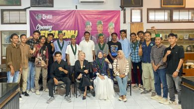 Peserta training jurnalistik dan anggota HMI Cabang Mataram. (Fen/Ist)