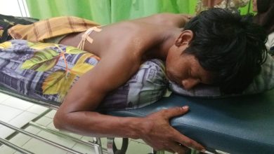 Kondisi korban Rangga Eriansyah (Yoga)terlihat terbentang di Puskesmas Sanggar. (Fen/Ist)