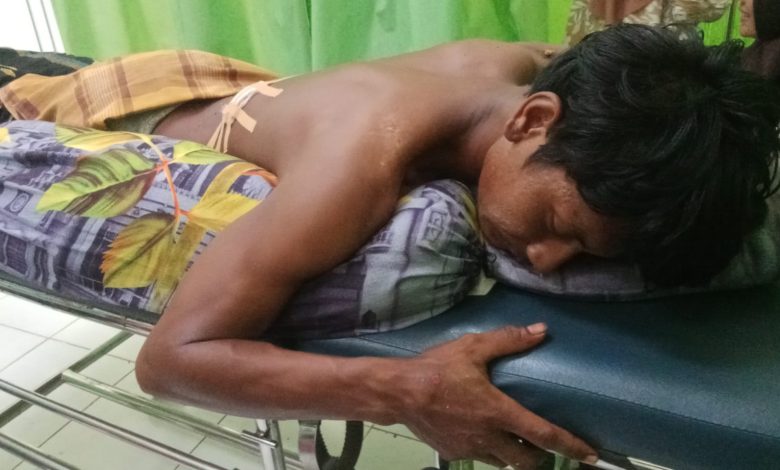 Kondisi korban Rangga Eriansyah (Yoga)terlihat terbentang di Puskesmas Sanggar. (Fen/Ist)