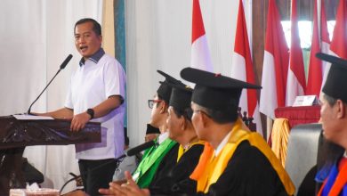 Gubernur NTB Lalu Muhamad Iqbal, saat memberikan sambutan pada rapat terbuka senat universitas samawa (Unsa).(Fen/Ist)