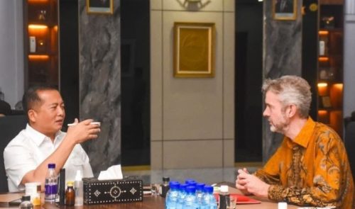 Gubernur NTB Lalu Muhamad Iqbal (Baju Putih. (Fen/Ist)