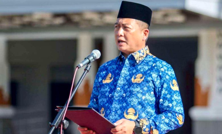 Gubernur NTB, Lalu Muhamad Iqbal saat menjadi pemimpin Upacara Hari Kesadaran Nasional di Lapangan Bumi Gora, Kantor Gubernur NTB. (Fen/Ist)