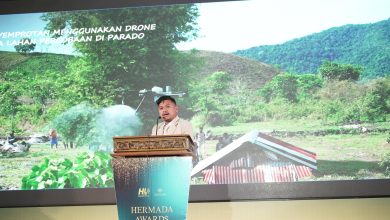 Presiden Direktur PT Hermada Tangguh Agro Lestari Daradjatul Ula saat mmeberikan sambutan pada acara Hermada Award 2025. (Fend)